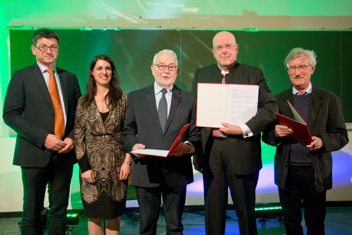 Prof. Dr. Matthias Glaubrecht, Dr. Amanda Eva Bauzá Iraola, Prof. Dr. Harald Schliemann, Prof. Dr. Dieter Lenzen und Prof. Dr. Horst Wilkens bei der Gründung der „Stiftung Naturkunde Hamburg“. Foto: Christian Schnabel