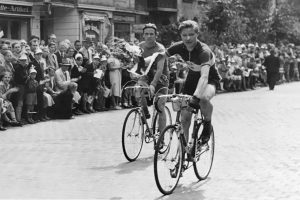 Brockman und Siefkes bei der Ehrenrunde, 1953.