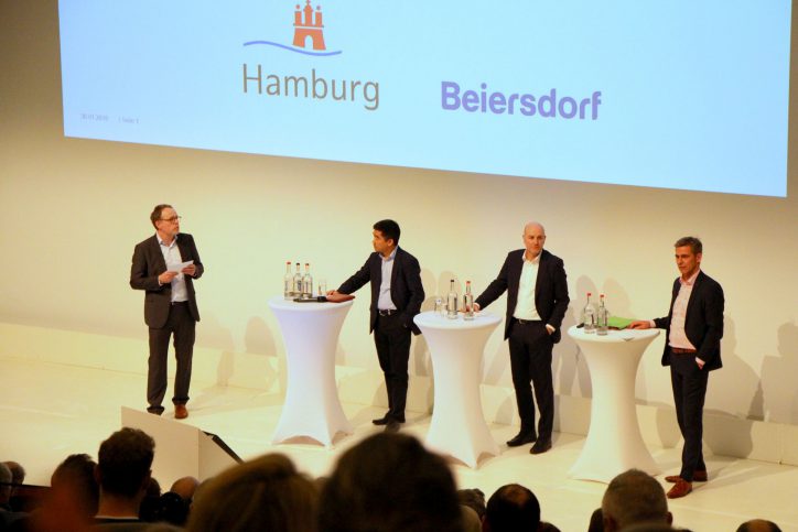 Moderator Maik Bohne, Chenglong Liu, Bösinger, Gätgens. (v.l.n.r.). Foto: Fabian Hennig