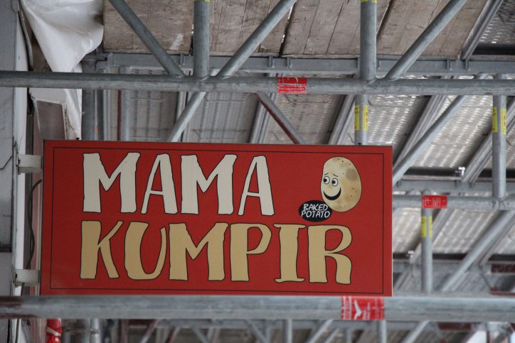 Ofenkartoffeln in allen Variationen bietet das mama Kumpir. Foto: Robin Eberhardt