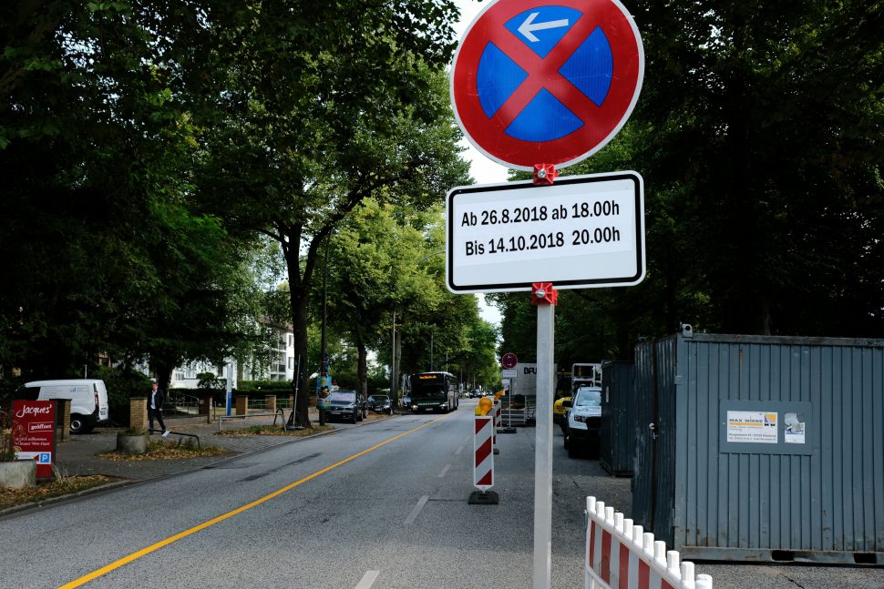 Fahrbahnverengung durch Baustelle in der Rothenbaumchaussee Foto: Max Neumann