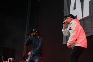 Afrob holte Ferris MC als Überraschungsgast auf die Bühne. Foto: Robin Eberhardt