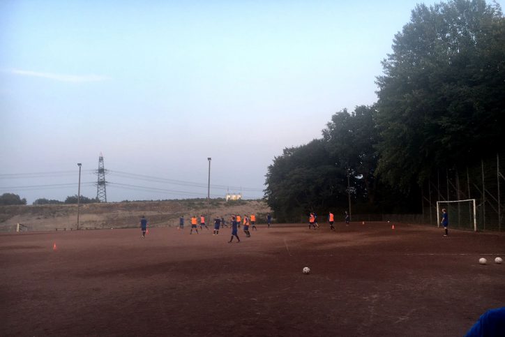 Der Sportplatz am Steinwiesenweg, auf dem der HFC Falke trainiert, ist wegen fehlender Beleuchtung nur bedingt Wintertauglich. Foto: HFC Falke