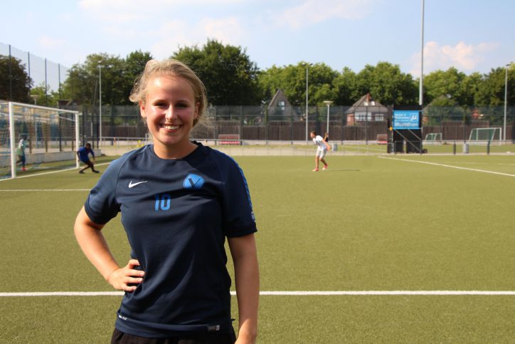 Caya Momm ist in diesem Jahr zu Hamburgs Amateurfußballerin des Jahres nominiert. Foto: Christina Rech