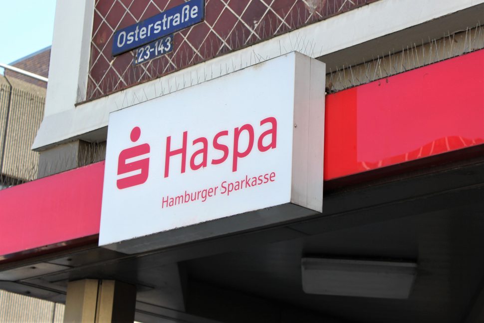 Kunden der Haspa müssen sich am Osterwochenende auf Einschränkungen einstellen. Symbolbild: Anna Korf