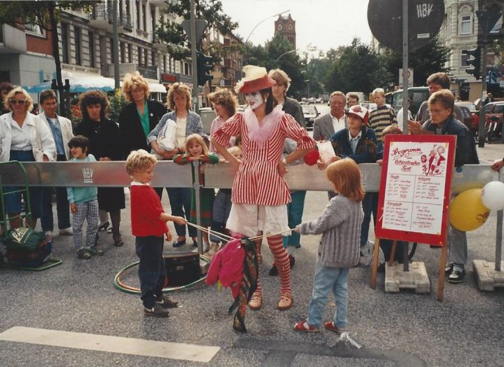 Das Theater "Libelle" mit Astrid Eggers. auf dem Osterstraßenfest. Privatarchiv: Wiltrud Rosenkranz