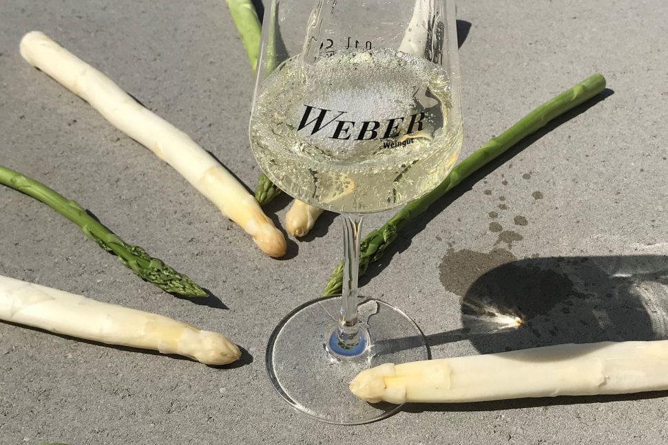 Anspargeln im Vineyard Weinlager mit dem Weingut Weber. Foto: Weingut Weber