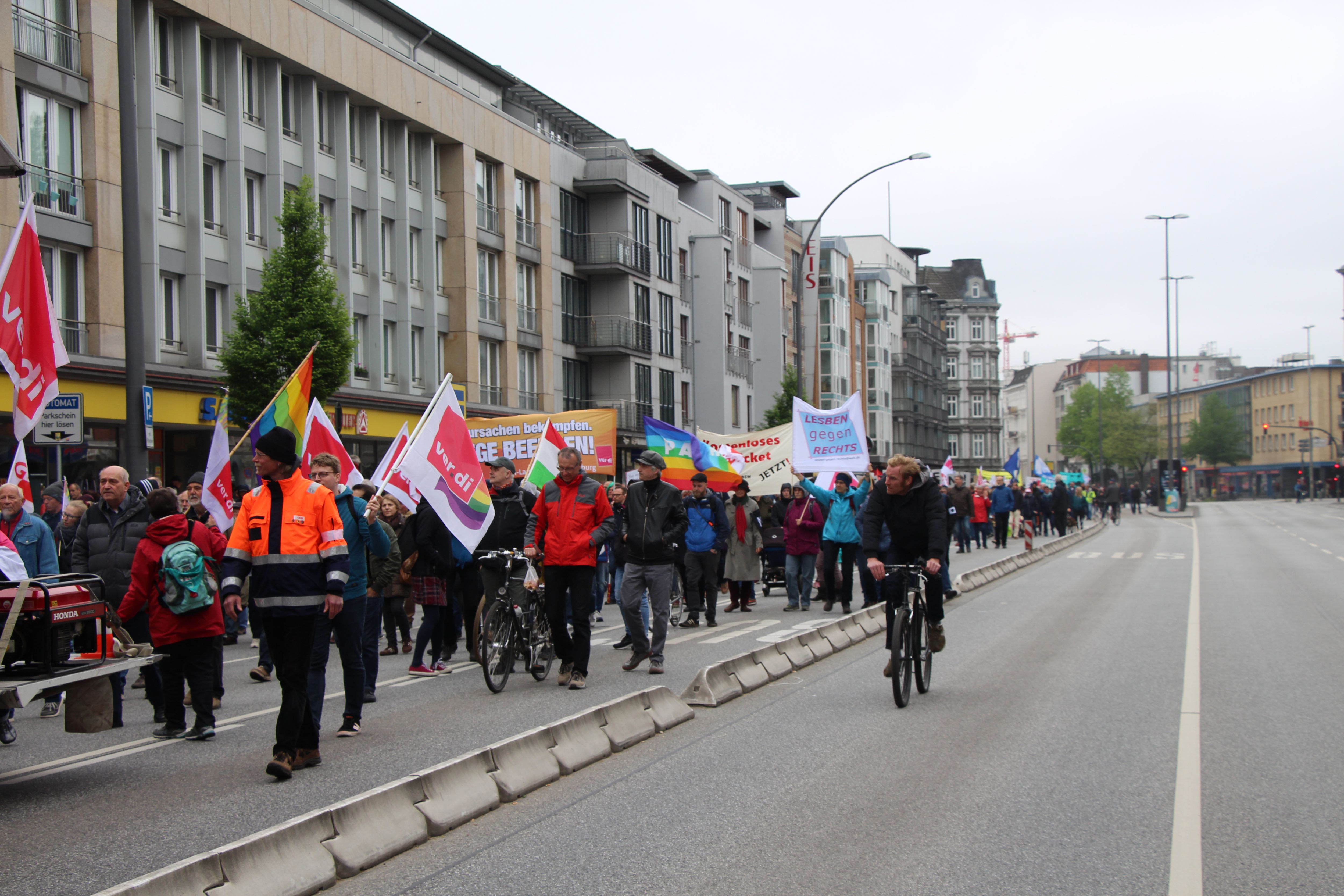 Zahlreiche Vetreter unterschiedlicher Organisationen aus Kultur und Politik schlossen sich der Demo an. Foto: Catharina Rudschies