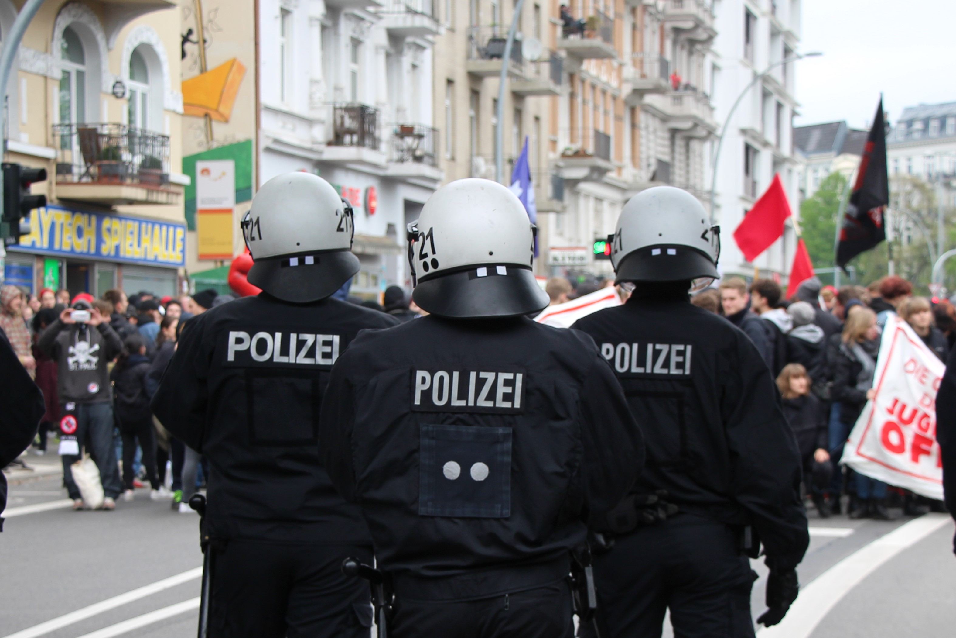 Insgesamt 2.040 Polizeibeamte aus Schleswig-Holstein, Bremen und Hamburg waren in Einsatz. Foto: Catharina Rudschies