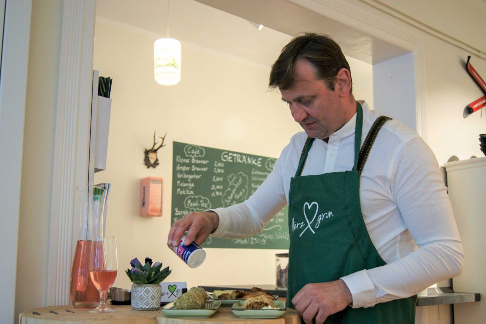 Das Herzgrün hat neu im Heußweg eröffnet und bietet Delikatessen aus Österreich. Foto: Alicia Wischhusen