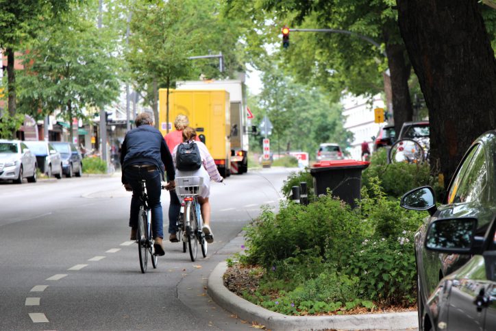 Viele Fahrradfahrer fühlen sich auf den schmalen Schutzstreifen unsicher. Foto: Catharina Rudschies