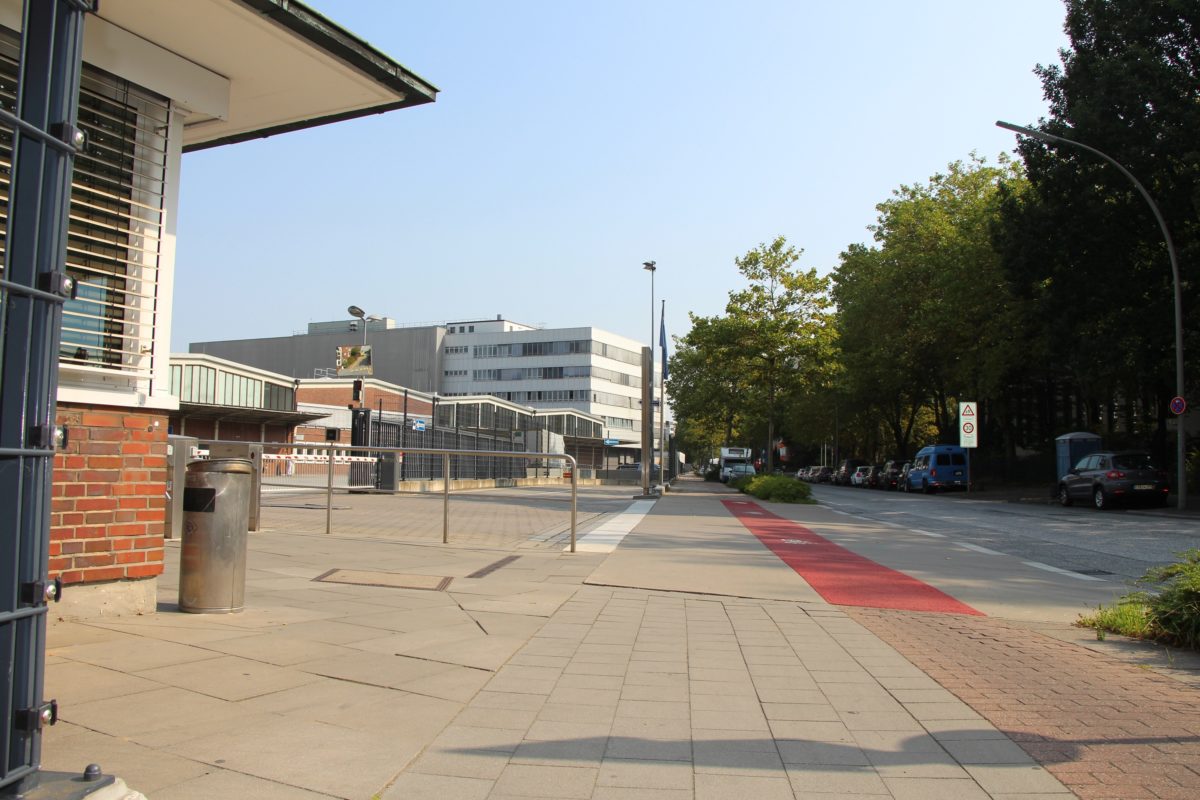 In der Troplowitzstraße ist es zu einem Verkehrsunfall zwischen einem LKW und einer Radfahrerin gekommen. Foto: Bianca Multerer