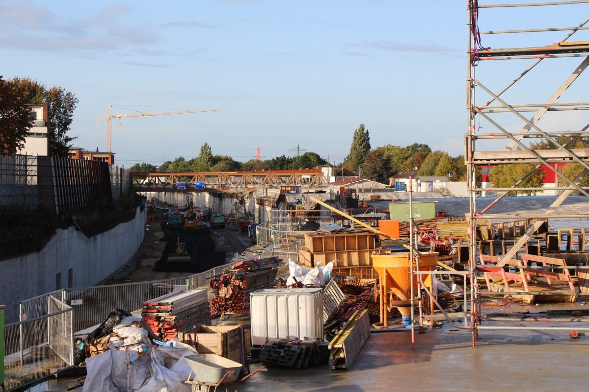 Tunnelarbeiten über der A7. Foto: Bianca Multerer
