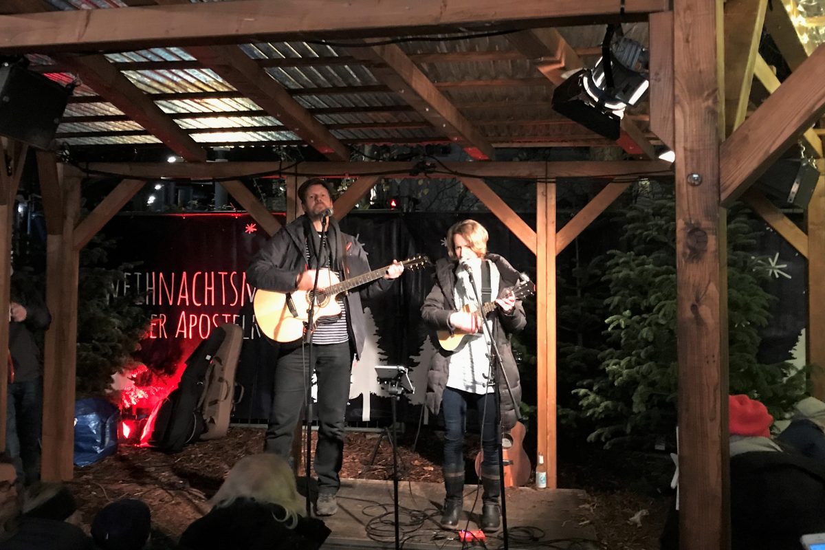 Weihnachtsmarkt Apostelkirche - Konzert Lismones. Foto: Jennifer Kipke