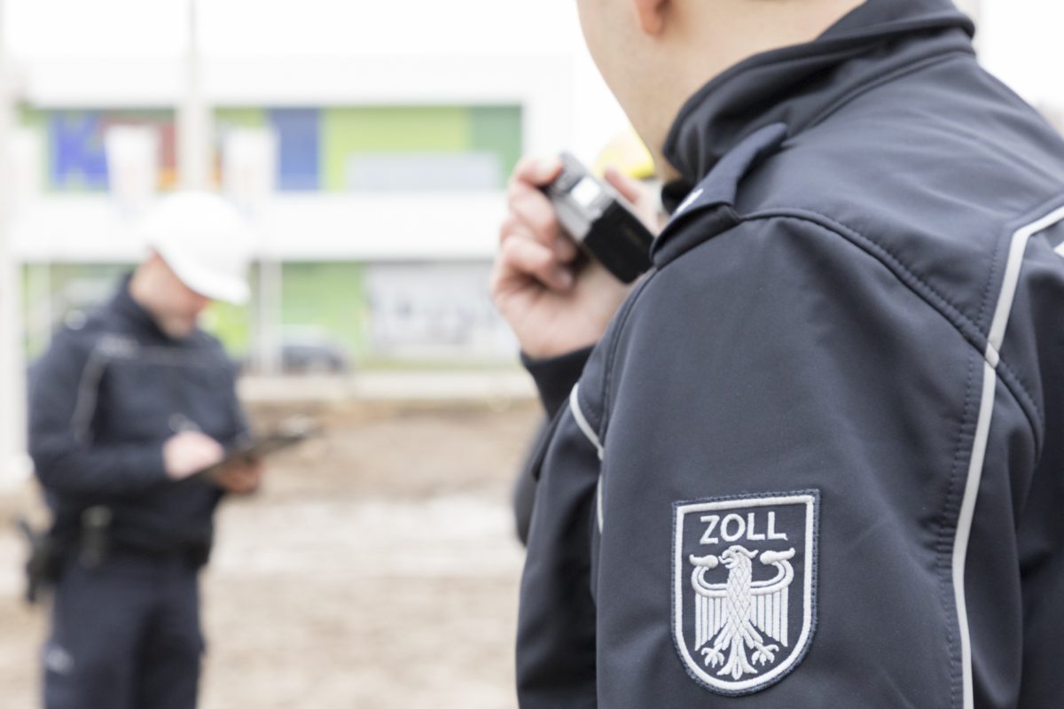 Der Zoll findet 12 illegale Arbeitskräfte auf Eimsbütteler Baustelle. Foto: Hauptzollamt Hamburg.