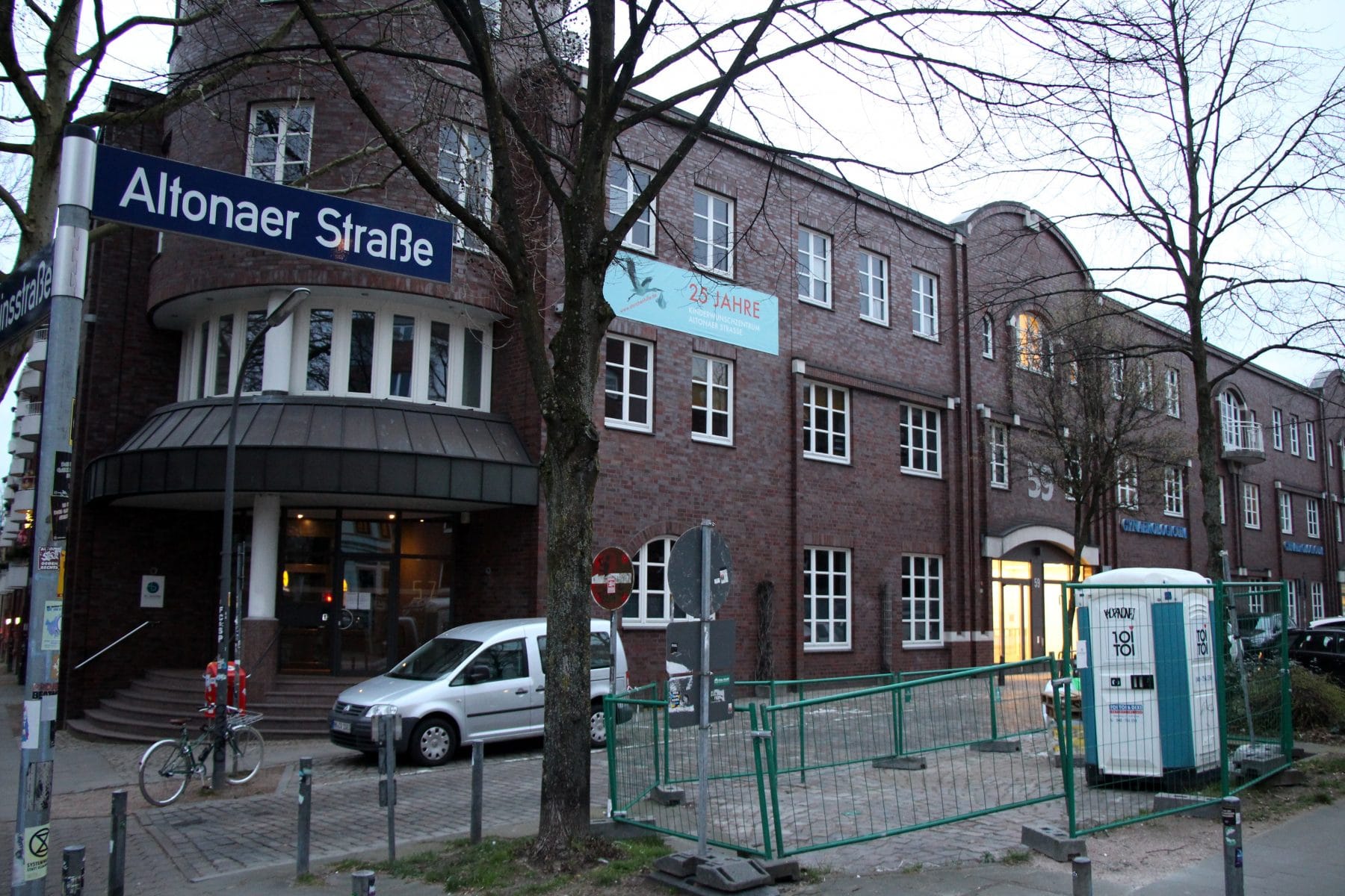 Auf einer Baustelle in der Altonaer Straße wurde heute ein Bauarbeiter verschüttet. Foto: Eimsbütteler Nachrichten