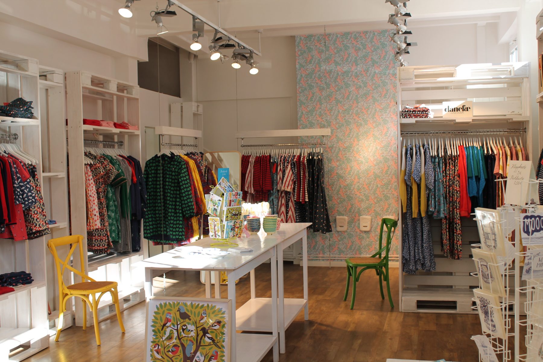 Wer auf der Suche nach bunter und fairer Kleidung ist, dürfte bei "Faire Fritzi" fündig werden.