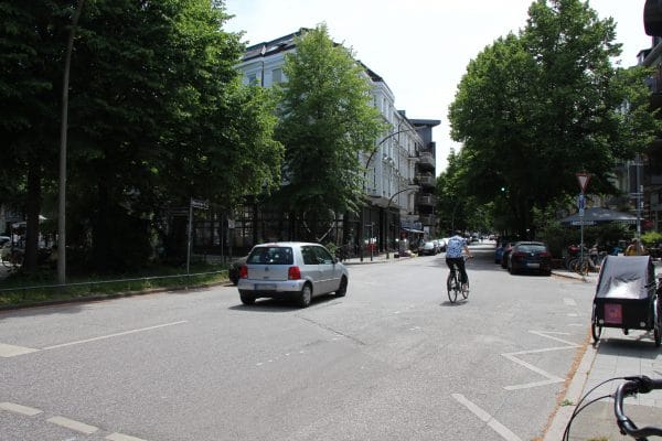 Momentan prägen Autos diesen Abschnitt des Eppendorfer Wegs.