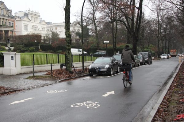 Unfall auf Fahrradstraße Harvestehuder Weg. Foto: Lisa Eißfeldt