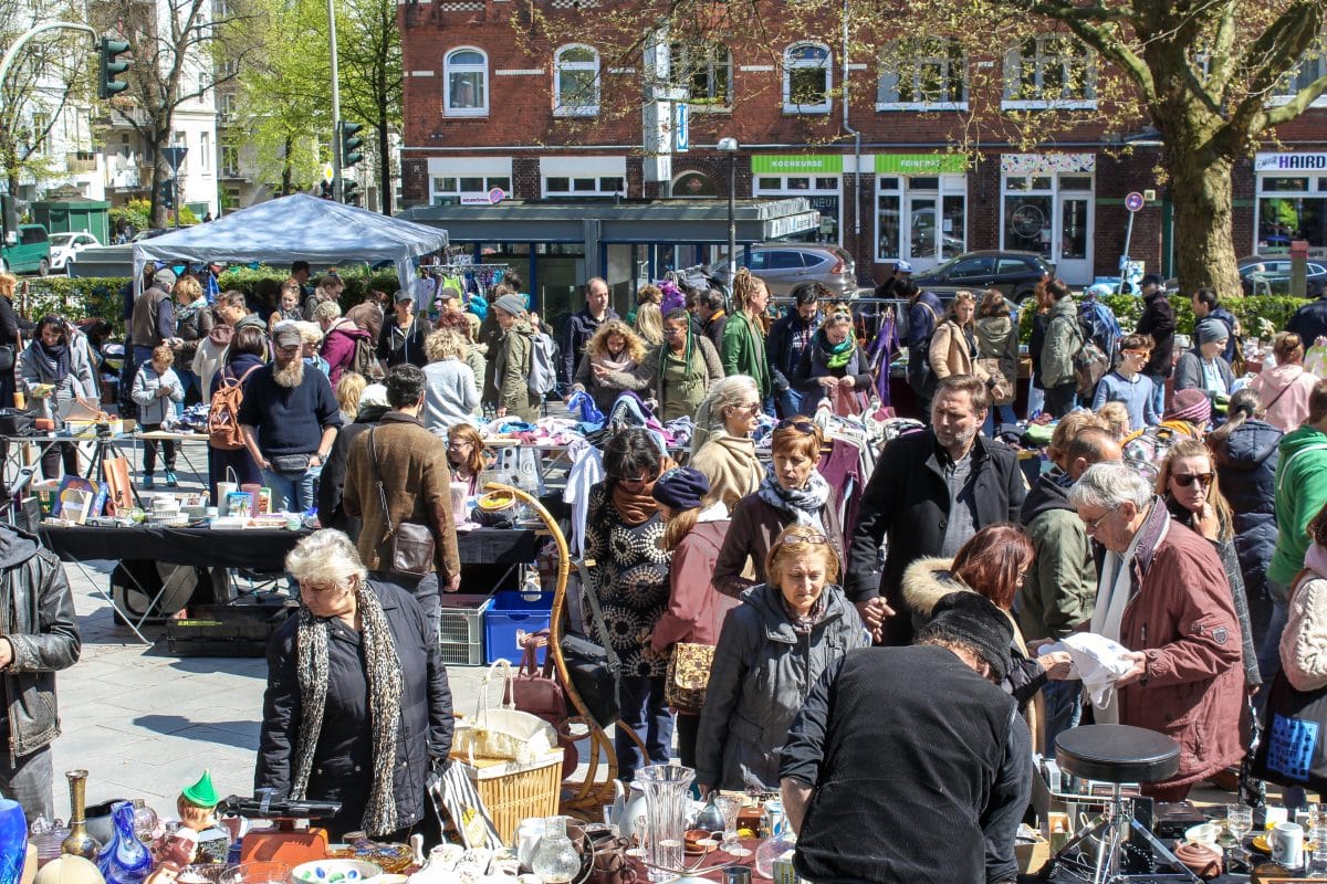 Flohmarkt auf dem Else-Rauch-Platz. Foto: Leon Battran