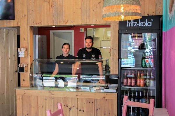 Timo Haupt und Isabel Goebel wollen ihre Pokébowls auch in Eimsbüttel unter die Leute mischen.