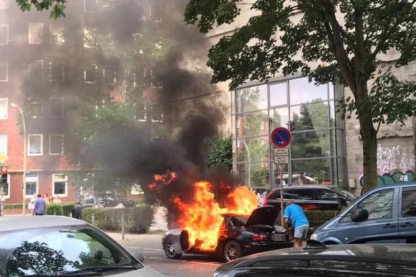 Im Heußweg brannte heute Nachmittag ein Auto.