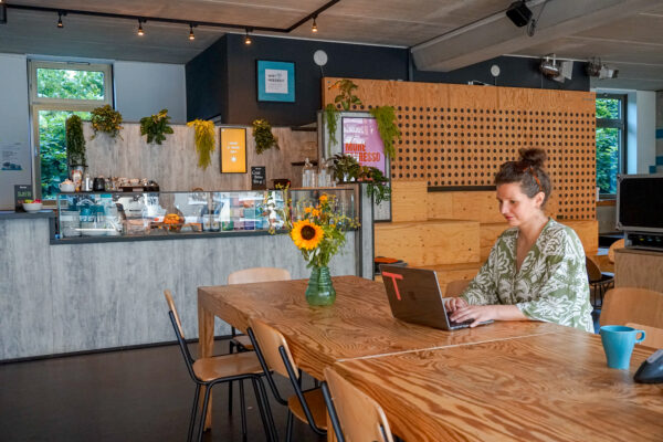 Im Café des Betahauses können Mitglieder von Montag bis Freitag arbeiten.