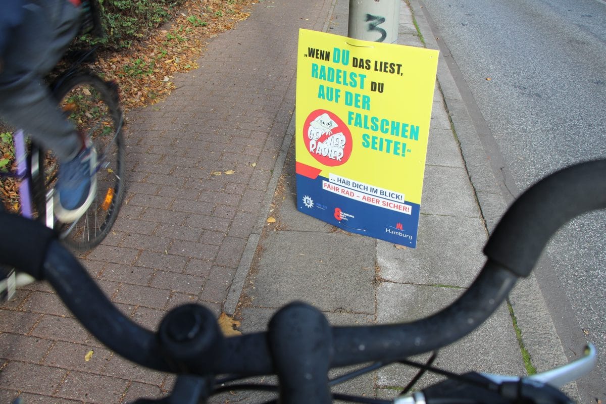 Plakate gegen Geisterradler