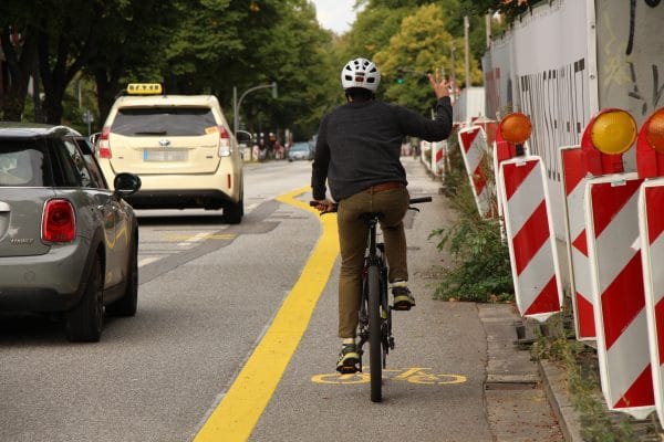 Die neue Bikelane wurde von Radfahrer am Montag freudig genutzt. Foto: Alana Tongers