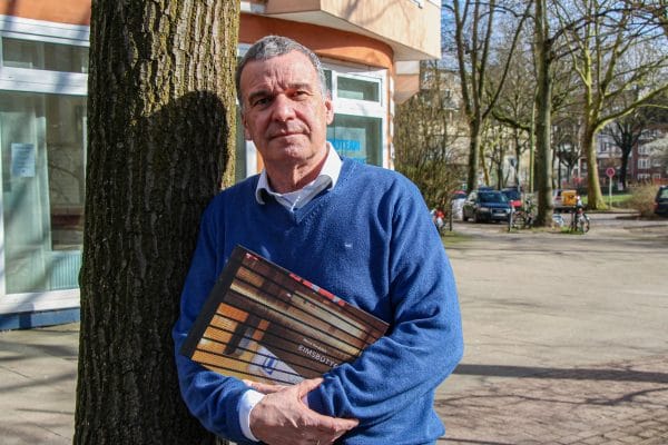 Der Eimsbütteler Fotograf Marcus Gundelach hat einen Bildband über seinen Stadtteil herausgebracht. Foto: Vanessa Leitschuh