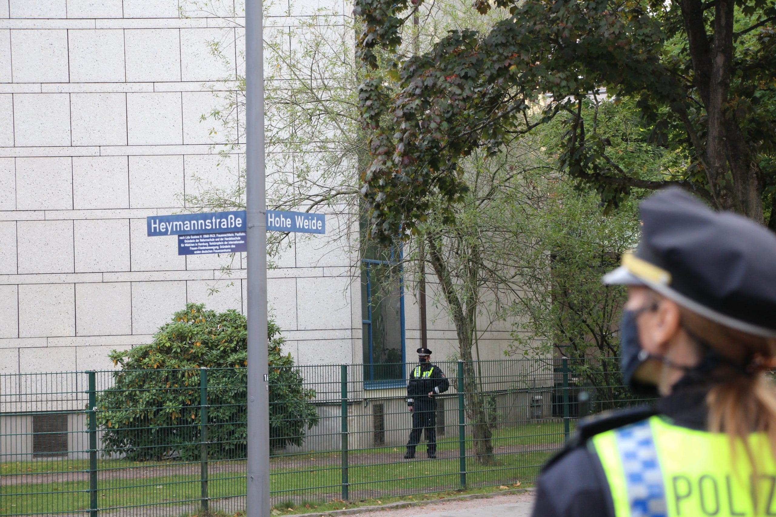 Hamburg Eimsbuettel_Synagoge Hohe Weide-Polizei_Symbolfoto ...