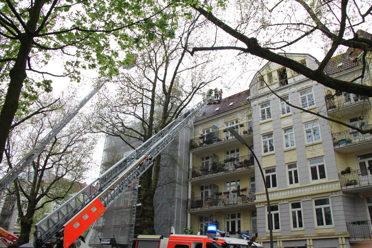 Sartoriusstraße Lutterothstraße Brand Feuerwehreinsatz Alarmstufe