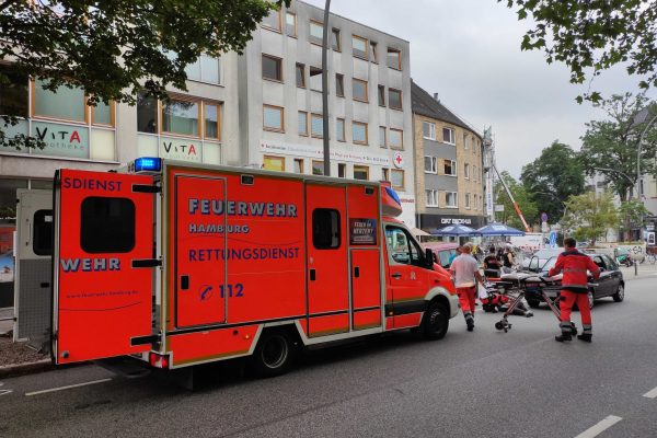 Unfall Heussweg Nissan Karl-Schneider-Passagen Hamburg Eimsbuettel