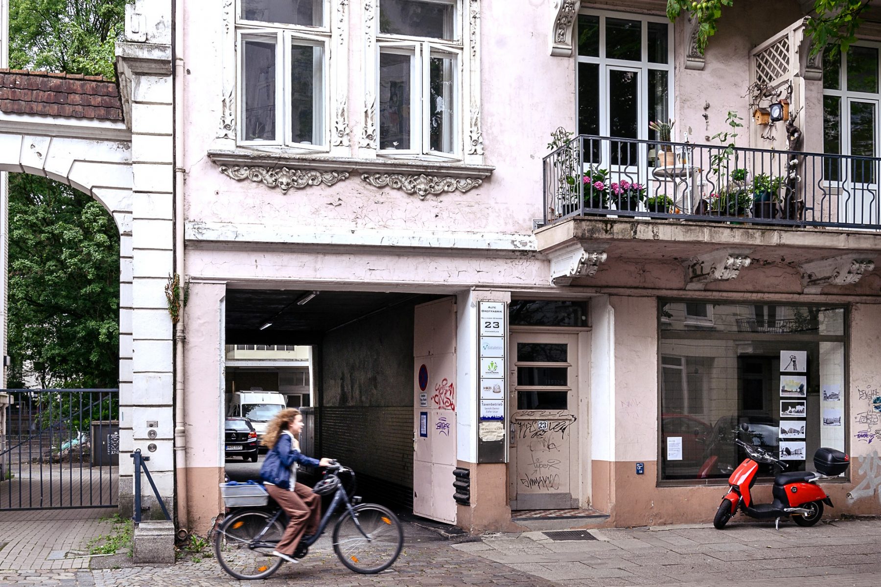 Rellinger Straße 23 – Heimat der „Alten Brotfabrik„ im Hinterhof