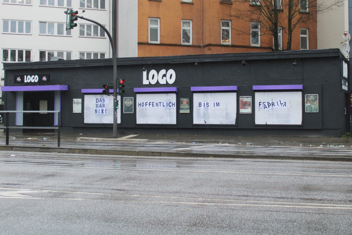 Das Logo in der Grindelalle wartet auf die Wiedereröffnung. Foto: Sandra Kunkel