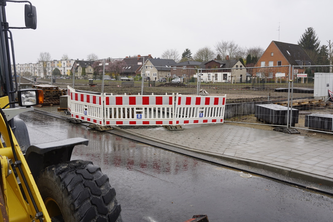 Die Arbeiten am Schnelsener Deckelpark verzögern sich aufgrund von Lieferproblemen. Foto: Christian Litz