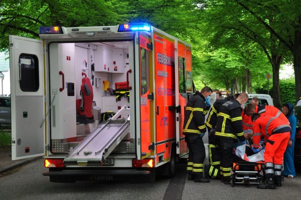 Unfall in Stellingen: Ein Mädchen wurde schwer verletzt. Foto: Christoph Seemann/ Hamburg News