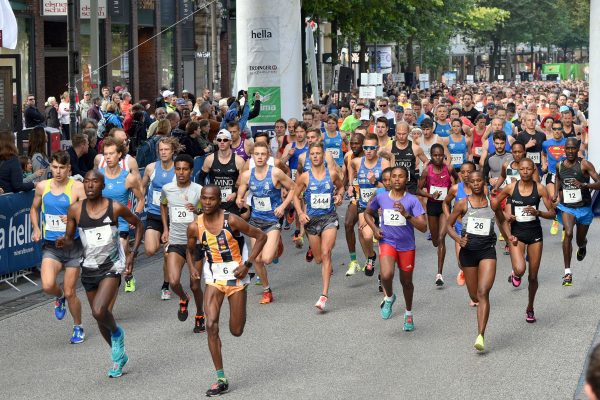 Am Sonntag laufen sie wieder: Der Halbmarathon in Hamburg zieht Verkehrsbehinderungen nach sich.