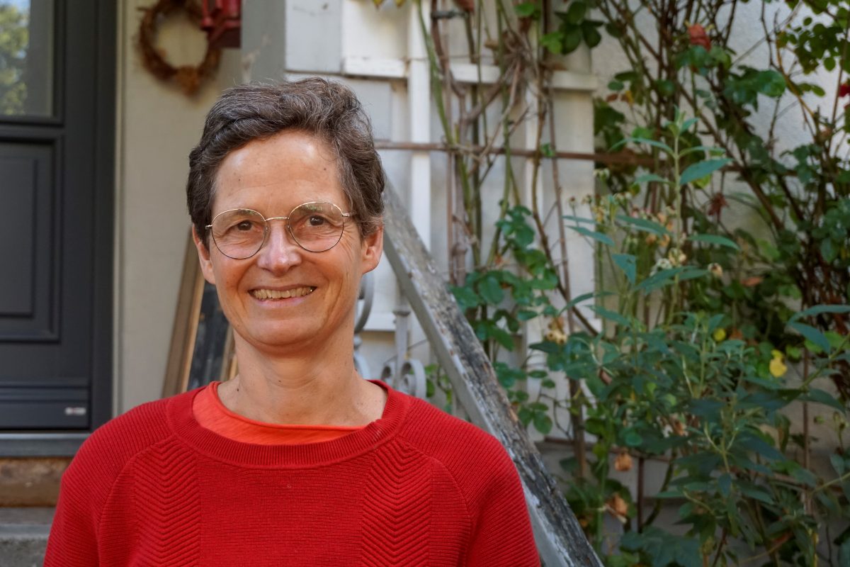 Susanne Dechow ist gelernte Konditorin, jetzt hat sie im Steenwisch ihr eigenes Café eröffnet. Foto: Julia Haas