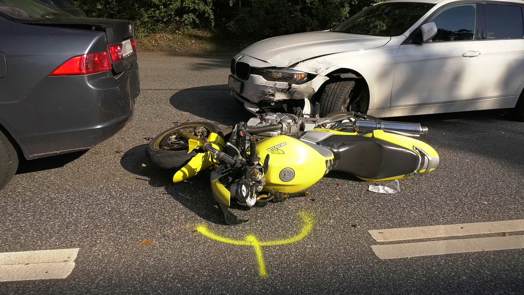 Der Motorradfahrer wurde verletzt ins Krankenhaus eingeliefert. 