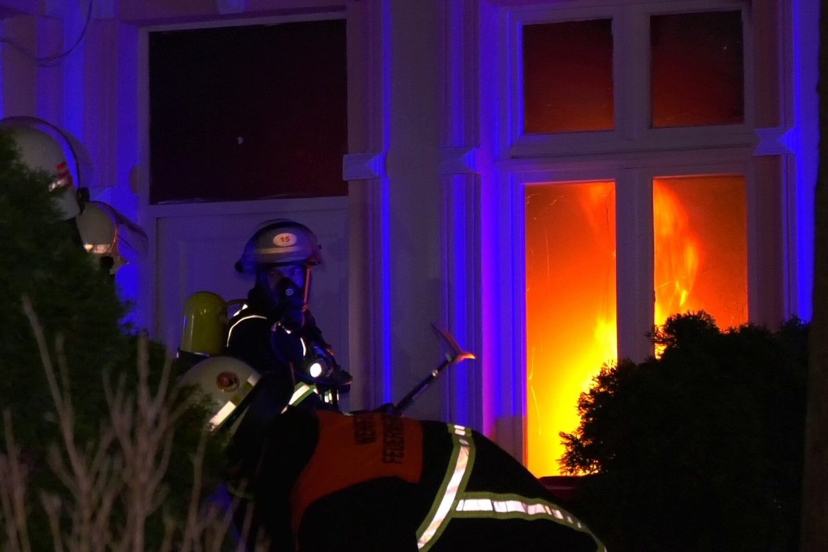 In einer iranischen Schule in Stellingen hat es gebrannt. Die Polizei vermutet einen Brandanschlag. Foto: HamburgNews