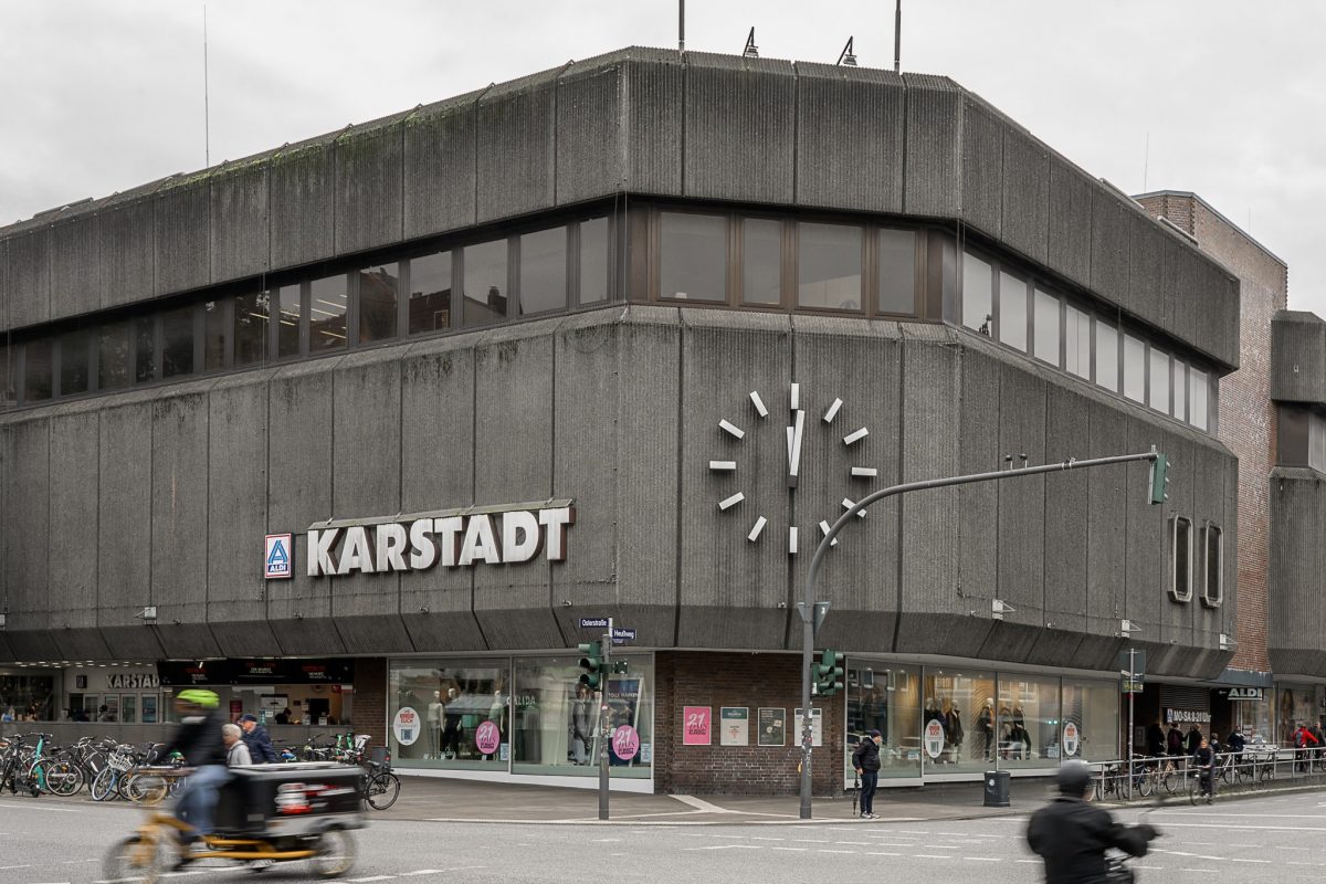 Die Eigentümer des Karstadt-Gebäudes äußerten sich zur Zukunft des Hauses nicht. Foto: Rainer Wiemers