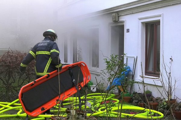 Am Mittwochmorgen hat es in einem Wohnhaus in Eimsbüttel gebrannt. Foto: HamburgNews