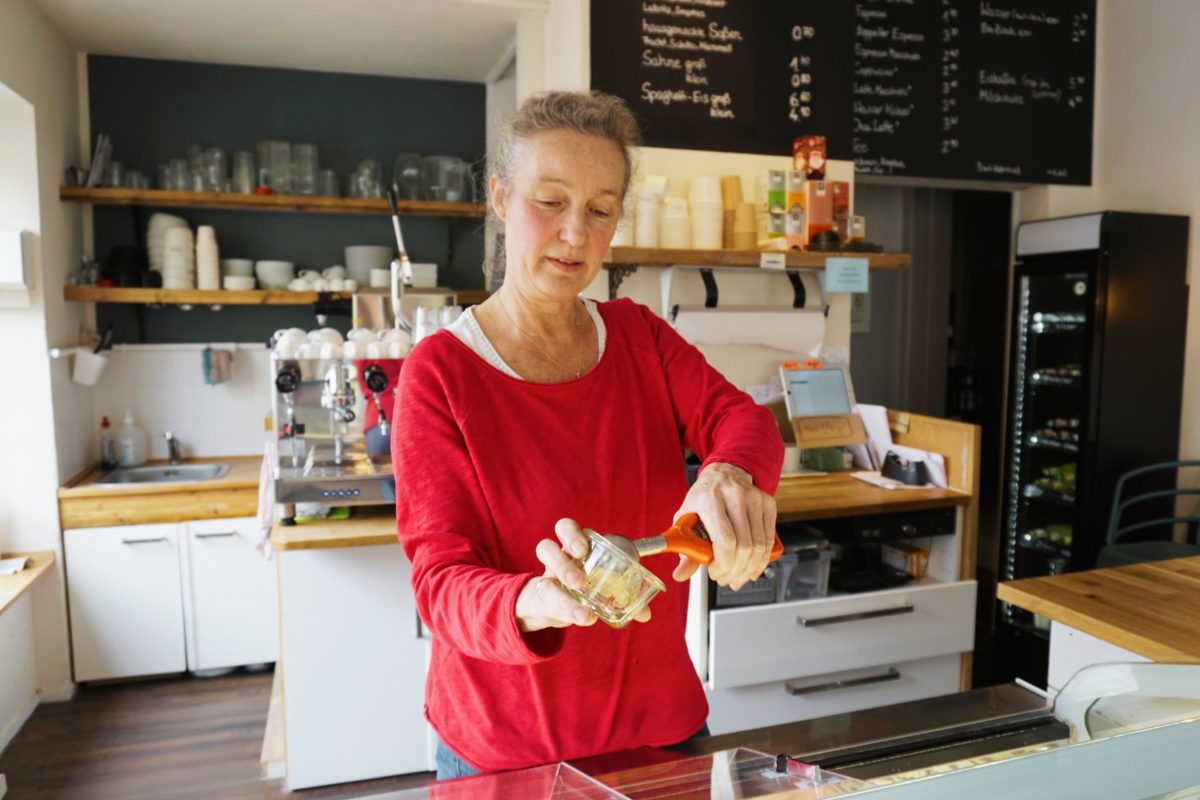 Ira Junge hat sich mit der Eisdiele "Eisbüttel" einen Traum erfüllt.