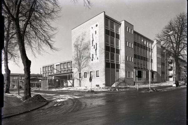 Am 29. Juni 1963 wurde die Grund­schule Tornquiststraße eröffnet. Archivfoto: Otto Rheinländer-Hamburgisches Architekturarchiv