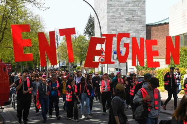 Die Initiative "Hamburg Enteignet" war Teil der Demonstration am 1. Mai.