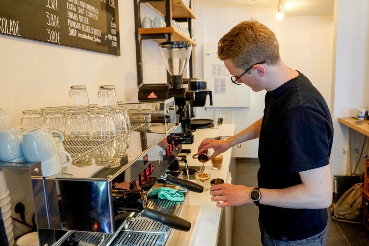 In der Emilienstraße hat Anfang Juni das Café "Elbkind" eröffnet. Foto: Julia Haas