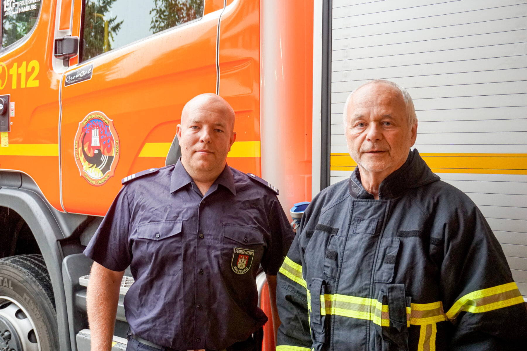 Lars Krys (links), Wehrführer, und Lutz Schneider, Vorstandvorsitzender des Fördervereins der FFS. Foto: Julia Haas