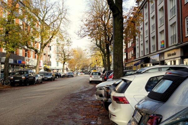 Sinnvolle Lösungen für das Parkplatzproblem bedeuten auch mehr Nachhaltigkeit und Sicherheit im Straßenverkehr. Foto: Lilly Palmbach