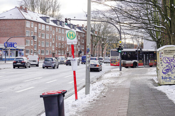 Die Haltestelle Mansteinstraße in Richtung Jaarsmoor ist jetzt in der Gärtnerstraße zu finden. Foto: Julius Wettwer